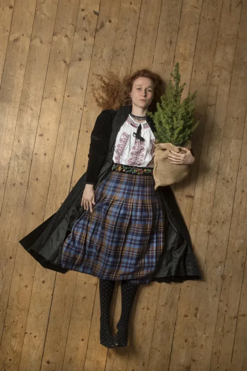 Lizabett Russo, Alisha Sha